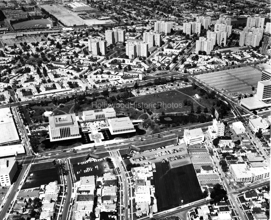 Miracle Mile 1969 LACMA La Brea Tar Pits.jpg